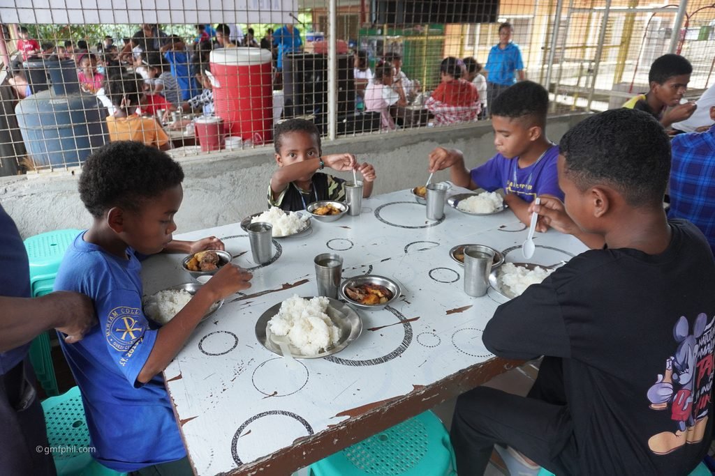 Aeta students eating meal.