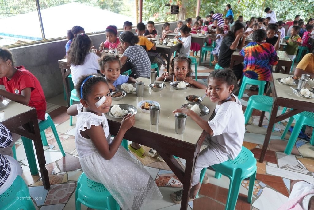 Another long shot of the Balaybay lunch room.