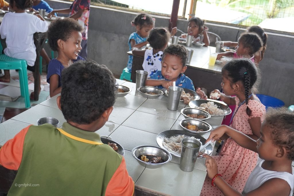 Many Aeta children eating a meal.