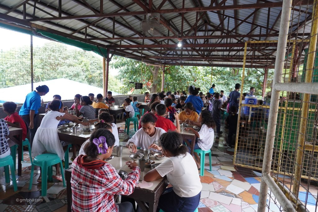 Long shot of lunch room.