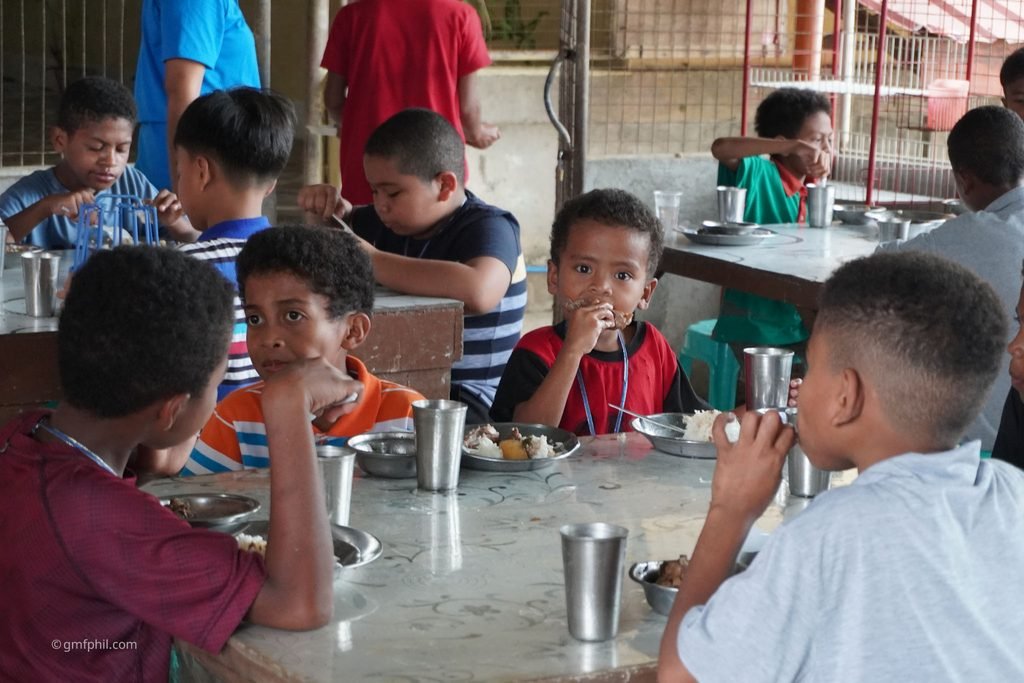 4 kids at table.